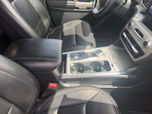 Used 2022 Ford Explorer XLT w/ Equipment Group 202A AWD/4WD image 36
