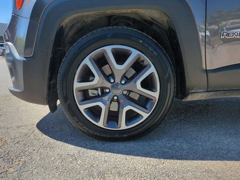 Used 2018 Jeep Renegade Latitude w/ Advanced Technology Group image 22