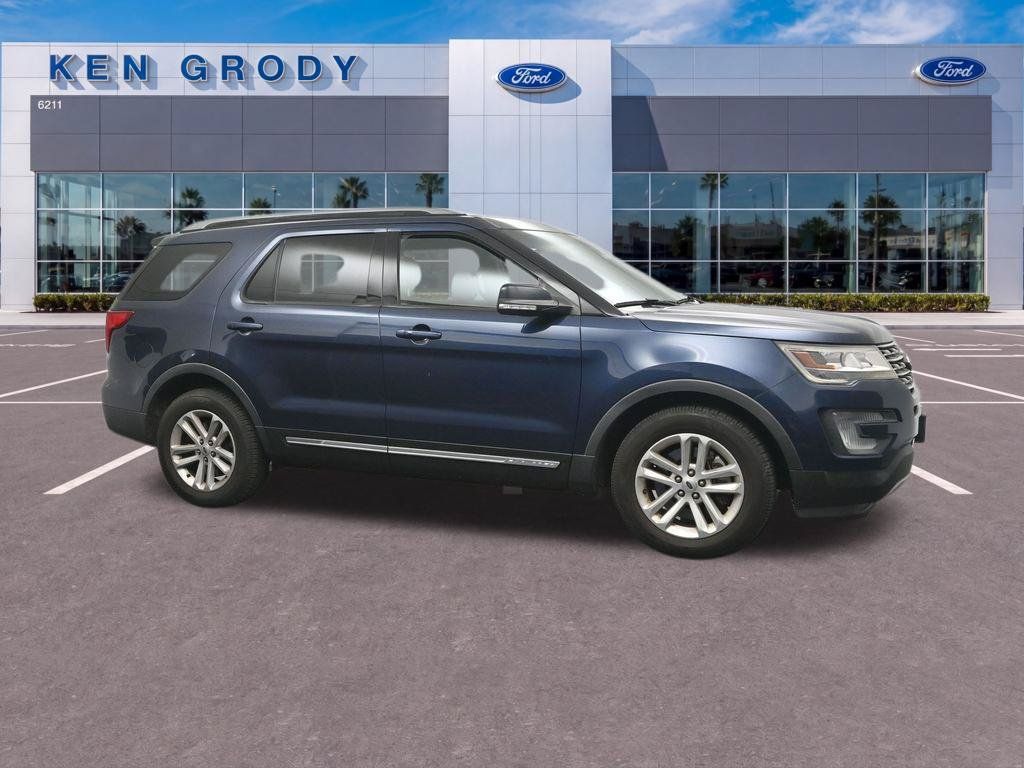 Used 2017 Ford Explorer XLT w/ Equipment Group 201A FWD image 5