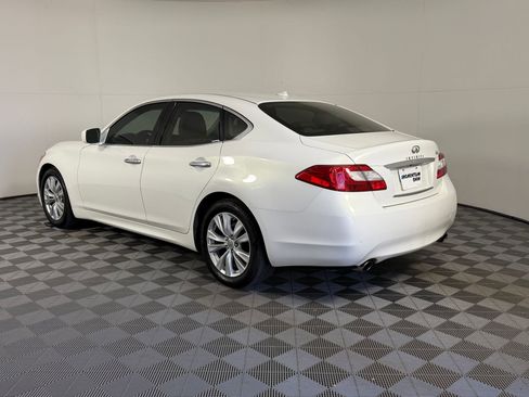 Used 2011 INFINITI M56 w/ Deluxe Touring Pkg image 3