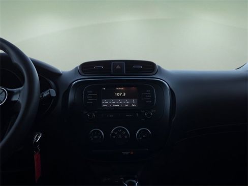 Used 2019 Kia Soul Base image 11
