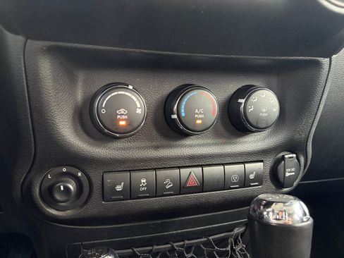 Used 2017 Jeep Wrangler Unlimited Sahara w/ Max Tow Package AWD/4WD image 19