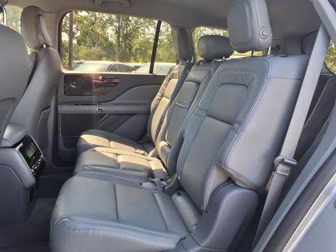 Used 2020 Lincoln Aviator Reserve image 10