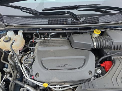 Used 2022 Chrysler Pacifica Touring-L w/ Uconnect Theater Family Group image 26