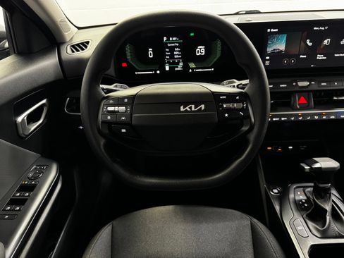 Used 2025 Kia K4 FWD image 14