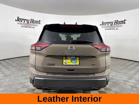 Used 2025 Nissan Rogue SL w/ Tech Package FWD image 7