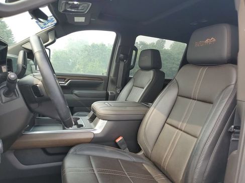 Certified 2026 Chevrolet Silverado 2500 High Country w/ High Country Premium Package AWD/4WD image 5
