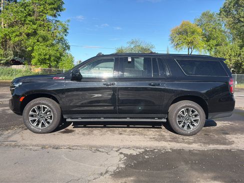 Used 2024 Chevrolet Suburban Z71 w/ Luxury Package AWD/4WD image 20