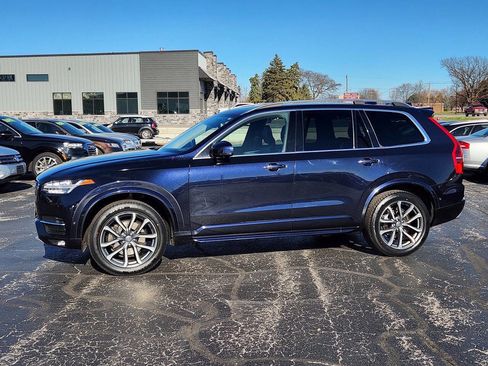 Used 2017 Volvo XC90 T6 Momentum w/ Vision Package image 2