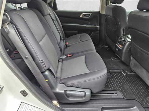 Used 2020 Nissan Pathfinder SV FWD image 19
