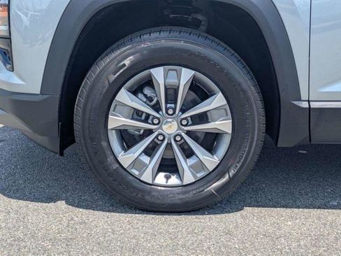 New 2026 Chevrolet Equinox LT w/ Convenience Package II FWD image 12