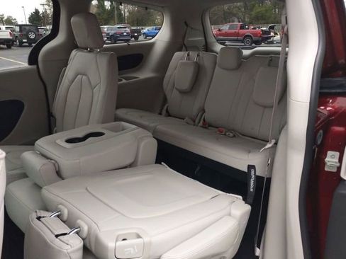 Used 2020 Chrysler Pacifica Touring-L Plus w/ Advanced Safetytec Group image 13