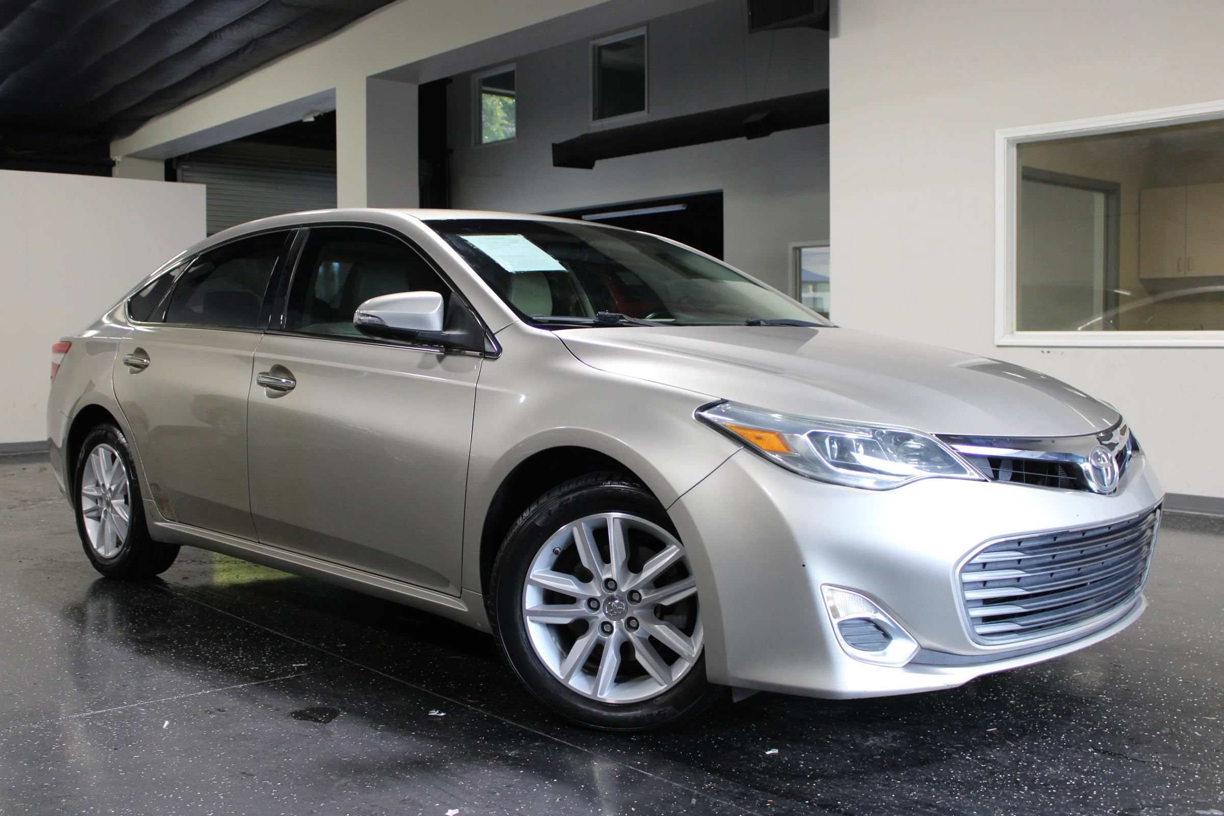 Used 2014 Toyota Avalon XLE FWD image 35
