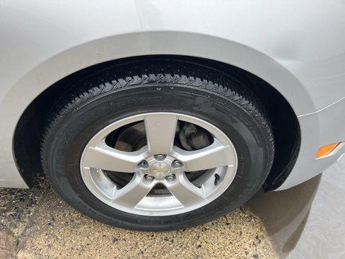 Used 2015 Chevrolet Cruze LT image 16