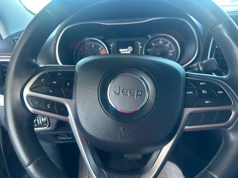 Used 2020 Jeep Cherokee Latitude Plus AWD/4WD image 21