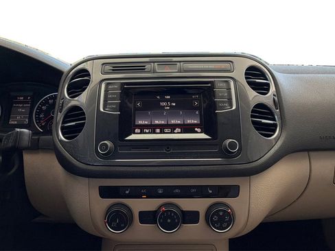 Used 2016 Volkswagen Tiguan S image 23