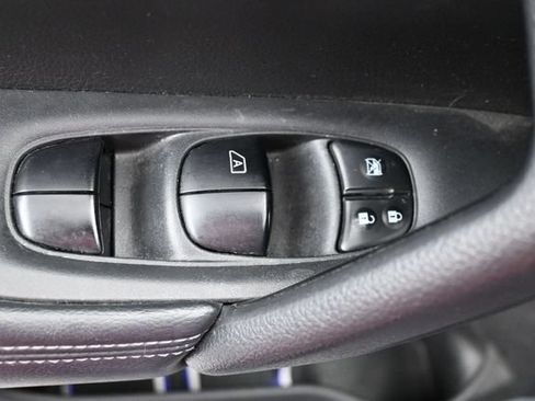 Used 2016 Nissan Rogue SV AWD/4WD image 14