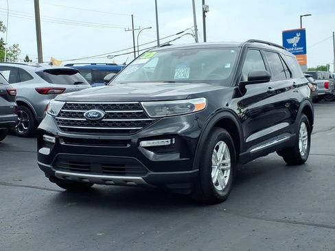 Certified 2023 Ford Explorer XLT w/ Equipment Group 202A AWD/4WD image 3