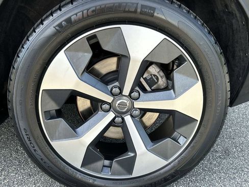 Certified 2024 Volvo XC40 B5 Core AWD/4WD image 11
