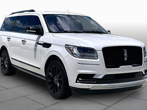Used 2019 Lincoln Navigator Select w/ Technology Package AWD/4WD image 3