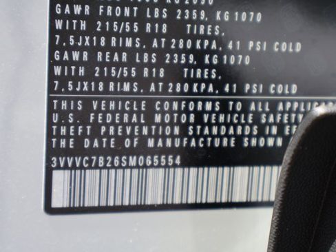 Certified 2025 Volkswagen Taos SE image 26