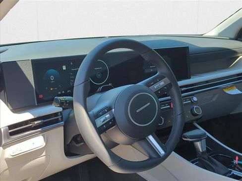 New 2025 Hyundai Tucson SEL image 3