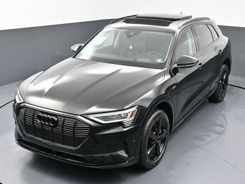 Used 2019 Audi e-tron Prestige w/ Prestige Package image 43
