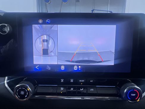 Used 2024 Chevrolet Colorado Trail Boss w/ Technology Package image 26