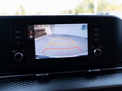 Used 2024 Kia Carnival LX image 23