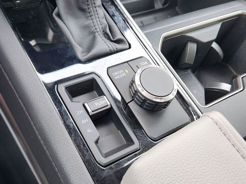 Used 2024 Toyota Tundra Limited image 18