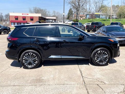 Used 2025 Nissan Rogue Platinum FWD image 4