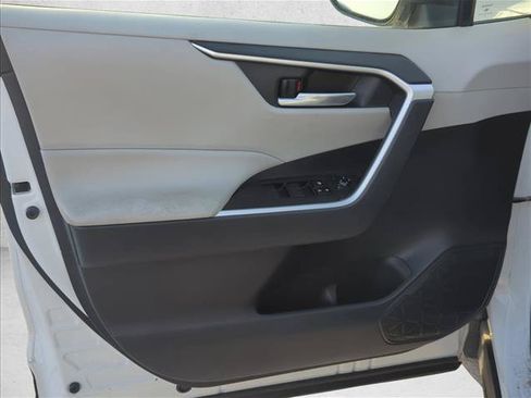Certified 2021 Toyota RAV4 XLE FWD image 8