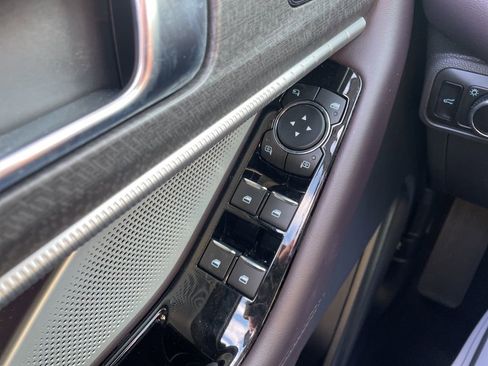 Used 2025 Ford Explorer Platinum w/ Ultimate Package image 27