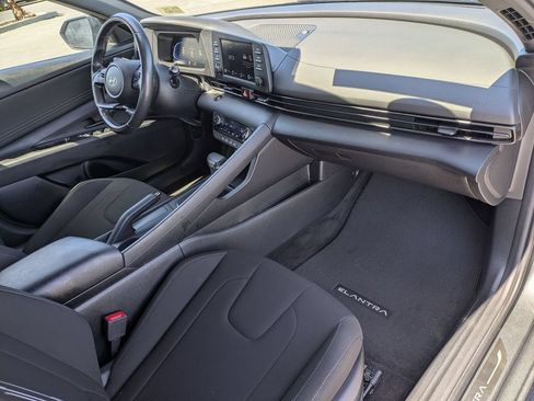 Used 2025 Hyundai Elantra Sport FWD image 10
