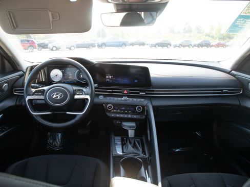 Used 2023 Hyundai Elantra SEL w/ Convenience Package FWD image 14