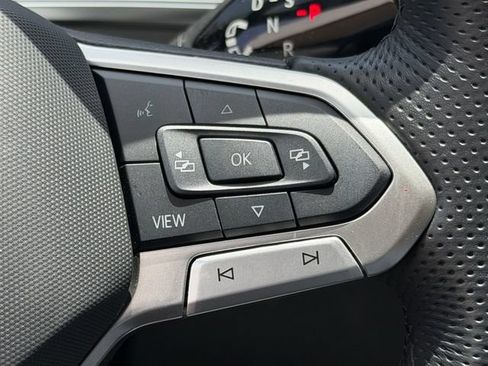 Certified 2025 Volkswagen Tiguan SE R-Line FWD image 25