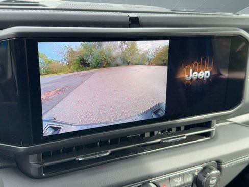 New 2025 Jeep Gladiator Sport image 22