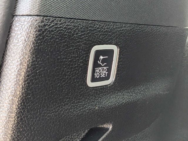 Used 2023 Jeep Wagoneer L Series III w/ Premium Group I AWD/4WD image 14