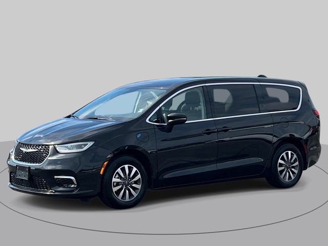Used 2023 Chrysler Pacifica Touring-L FWD image 8