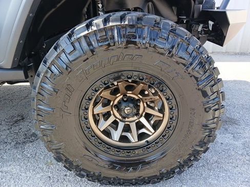 Used 2025 Jeep Gladiator Sport image 21