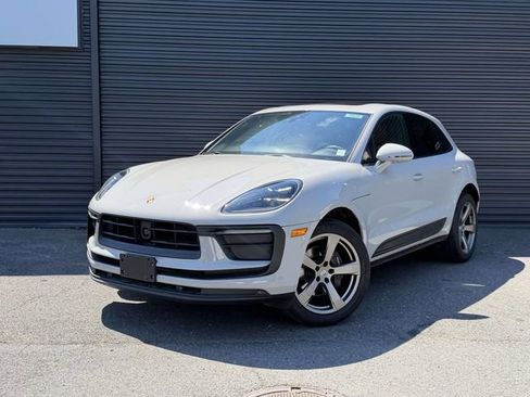 Certified 2024 Porsche Macan AWD/4WD image 1