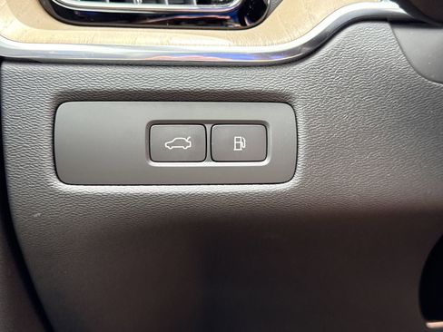 New 2026 Volvo XC60 T8 Plus w/ Protection Package Premier image 20