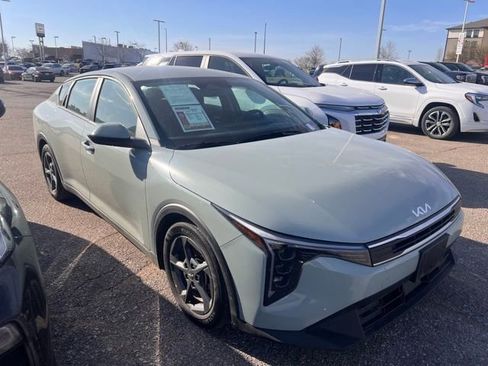 Used 2025 Kia K4 LXS image 1