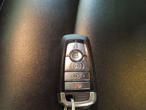 Used 2019 Ford Explorer XLT w/ Equipment Group 202A FWD image 32