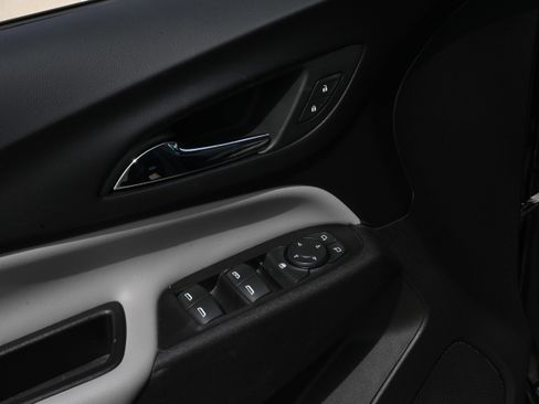 Used 2020 Chevrolet Equinox LS image 25