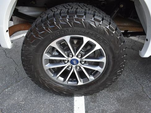 Used 2020 Ford F150 XLT w/ Equipment Group 302A Luxury AWD/4WD image 33