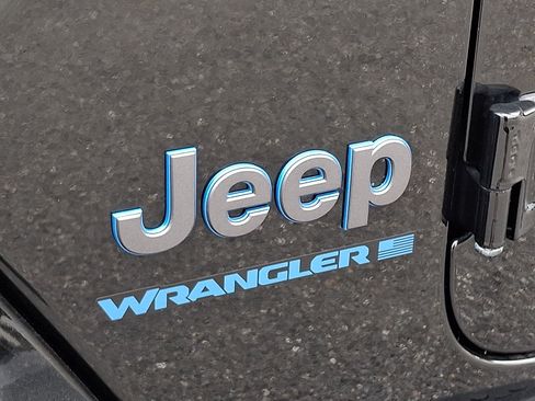 Used 2025 Jeep Wrangler Unlimited Sahara AWD/4WD image 29