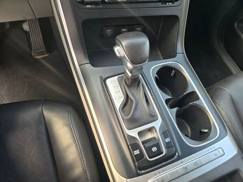 Used 2024 Kia Carnival LX image 11