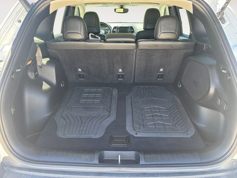 Used 2020 Jeep Cherokee Limited AWD/4WD image 5