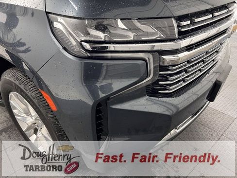 Used 2021 Chevrolet Suburban Premier w/ Premium Package image 9